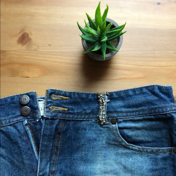 Lagaci Sport • bedazzled mini jean skirt with distressed look - Picture 4 of 7